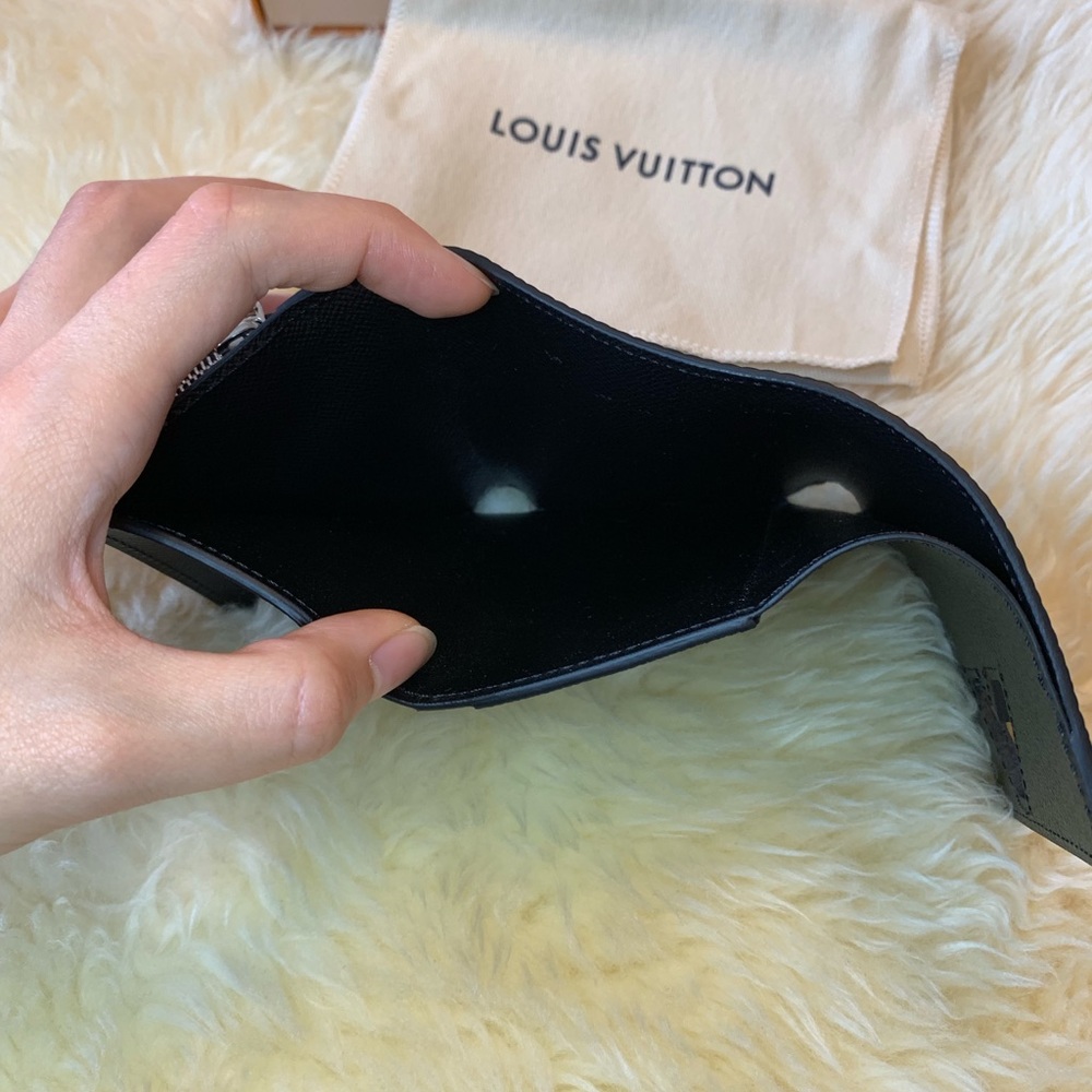 Not for sale*** Authentic Louis Vuitton compact - Picture 6 of 7